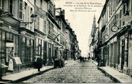 N°38391 -cpa Sens -la Rue De La République- - Sens