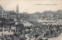 Cambrai    59      Grand'Place    Jour De Marché                  (voir Scan) - Cambrai