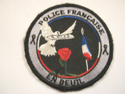 INSIGNE TISSUS PATCH DE LA POLICE NATIONALE (EN DEUIL) ETAT EXCELLENT SUR VELCROS - Policia