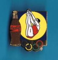 1 PIN'S  //   ** COCA COLA ** JO ** GYMNASTIQUE ** . (Worldwide Olympic Sponsors ® C.O.A. A.O.C. Artiss-Regina) - Coca-Cola