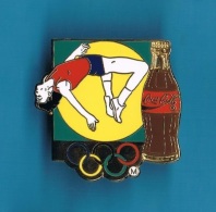 1 PIN'S  //   ** COCA COLA ** JO ** ATHLÉTISME ** . (Worldwide Olympic Sponsors ® C.O.A. A.O.C. Artiss-Regina) - Coca-Cola