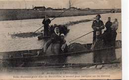 Challans.. Animée Au Marais De Challans Yole Pour Naviguer Sur Les Marais Bateaux Plats Maraîchins - Challans