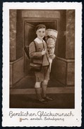 A0807 - Alte Glückwunschkarte - Schulanfang 1. Schulgang - Junge Mit Zuckertüte - 1944 Mode - Einschulung