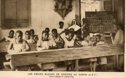 LES SOEURS BLEUES  AU GABON UNE CLASSE A  LIBREVILLE - Gabón