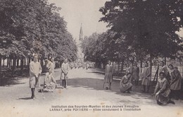 LARNAY, Près POITIERS. - Institution Des Sourdes-Muettes Et Des Jeunes Aveugles - Elèves Jouant Au Croquet - Scuole