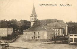 -ref-P960- Moselle - Arzviller - Eglise Et Mairie - Ecole - Ecoles - Carte Bon Etat - - Arzviller