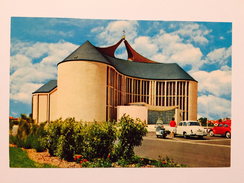 Delcampe - COXYDE-BAINS "Eglise Notre-Dame Des Dunes " (anciens Véhicules ,Vespa) - Koksijde