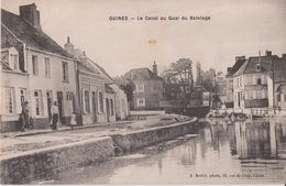 GUINES - Le Canal Au Quai Du Batelage - Personnages Devant Maison à Gauche. - Guines