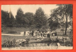 Delcampe - IAO-12  Roubaix Parc Barbieux. Le Déjeuner Des Canards. TRES ANIME. Non Circulé - Roubaix