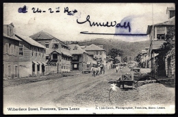 CPA ANCIENNE- SIERRA-LÉONE- FREETOWN-  RUE WILBERFORCE AVEC  BELLE ANIMATION- ATTELAGE - Sierra Leone