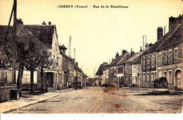 89 . Yonne : Cheroy :  Rue De La République  . - Cheroy