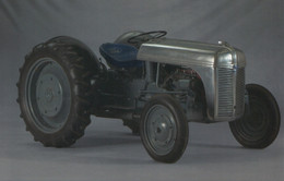 Postcard - Beautiful Farm Yards - Ford 9n, USA 1939 - New - Traktoren