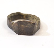 Ancienne Bague En Bronze Romaine Ou Médiévale à Identifier - Archéologie