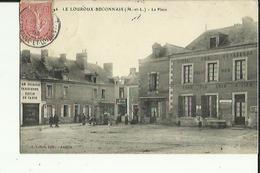 Le Louroux-Beconnais  49    La Place  Tres Animée _Epicerie-Horloger- Café Et Hotel Des Voyageurs ( VIVIEN Proprietaire - Le Louroux Beconnais