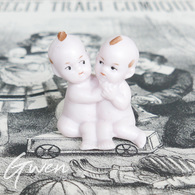 Poupée Ancienne Allemande Kewpie Miniature 35 Mm Bébé Jumeaux Biscuit Figurine Porcelaine - Altri & Non Classificati