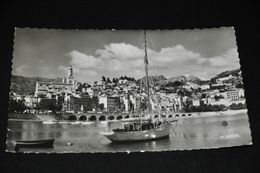 199- Menton, Le Port Et Vue Sur La Vielle Ville - Menton