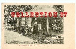 CANAQUE De NOUVELLE CALEDONIE Et RESIDENCE D'un MISSIONNAIRE - CARTE 1900 LEGENDE ROUGE - Oceanië