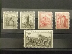 CHECOSLOVAQUIA TCHÉCOSLOVAQUIE 1955 Expo PRAGA 1955 Monumentos Yvert 828 A / 828 E ** MNH Manchas Ver Foto - Unused Stamps