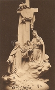 Cpa Groupe Sculpté Dans La Chapelle Des Carmélites De Lisieux - Monuments
