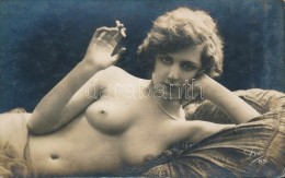 Cca 1920 Hölgy Cigarettával, MÅ±termi Akt, Finoman Erotikus Fotó, Léa 83, 8.5x13.5 Cm/... - Altri & Non Classificati