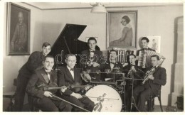 * T2/T3 Városi Zenekar Csoportképe, BelsÅ‘ / Band, Interior, Group Photo (EK) - Ohne Zuordnung