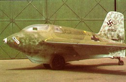 Militaria WW2 - Messerschmitt 163B Devant Son Hangar - 1939-45