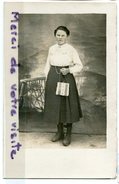 - Carte Photo,  Jeune  Femme Au Joli Sac.. Très Ancienne, Non écrite, TBE, Scans. - Fotografie