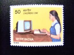 INDIA INDE 1985 Dia De Los Niños Niña Con Ordenador Yvert 848 ** MNH - Unused Stamps