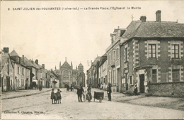 La Grande Place, L'Eglise Et La Mairie - Saint Julien De Vouvantes