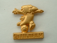 PIN´S FUJIFILM FRANCE 98 - ARTHUS BERTRAND - Arthus Bertrand