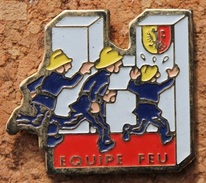 SAPEURS POMPIERS DES HUG - HOPITAL DE GENEVE - CASQUE - EQUIPE FEU - GENF - SUISSE - SCHWEIZ - SVIZZERA -    (14) - Firemen