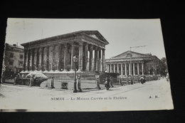 276- Nimes, La Maison Carrée Et Le Théâtre - Nîmes