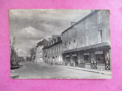 CPA PHOTO 29 DAOULAS RUE NATIONALE VOITURE ANCIENNE - Daoulas