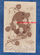 CPA Photo - MONNAIE ( Cachet De Départ ) - Portrait De Trois Frères Nom De Famille à Lire - 1905 - Montage Cadre Enfant - Monnaie