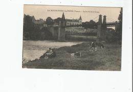 Delcampe - LA ROCHE POSAY LES BAINS (VIENNE) LES BORDS DE LA CREUSE  (PONT SUSPENDU ET VACHES BROUTANT)  1931 - La Roche Posay