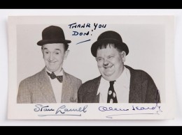 Stan LAUREL & OLIVER HARDY - Photo-carte Postale Signée - Autres & Non Classés