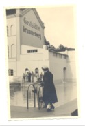 Fotokart - Gastätte KRUMMENWEG - Hotel - Photo Humoristique - Bain En Costume ... (1722) - Ratingen