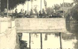 Delcampe - A-17-4055 : NEMOURS 17 JUIN 1951 SUR LA TERRASSE. PHOTO - Nemours