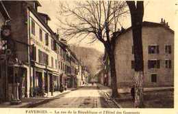 74  FAVERGES Rue De La Republique Et Hotel Des Gourmets, Pompe A Essence - Faverges