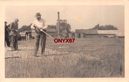 Carte Postale Photo Homme Avec Carabine Fusil Stand De TIR Ball-Trap Près Usine SPORT A SITUER A LOCALISER - Tiro (armas)