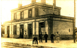 AE 905 / CARTE PHOTO - LE MERLERAULT  (61)  LA GARE DU MERLERAULT - Le Merlerault