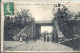 PAS DE CALAIS - 62 - BARLIN - Route De Noeux - Pont De Chemin De Fer Du Nord - Animation - Barlin