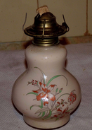 VINTAGE ANCIENNE Lampe A Petrole En Ceramique Decor Fleural Meche Neuve - Lantaarns & Kroonluchters