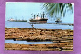 GABON VUE AVION DE PORT GENTIL AU PREMIER PLAN LE PARC A BOIS  BATEAU - Gabón