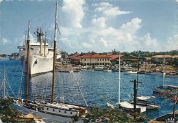 TAHITI .... LE PORT DE PAPEETE - Polynésie Française