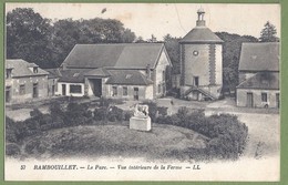 CPA - YVELINES - RAMBOUILLET - LE PARC - VUE INTÉRIEURE DE LA FERME - LL / 57 - Rambouillet