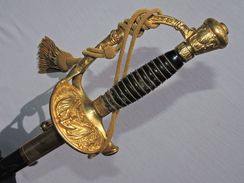 MARINE NATIONALE  : TRES BELLE EPEE OFFICIER à CLAVIER + DRAGONNE   à Voir .......... - Knives/Swords