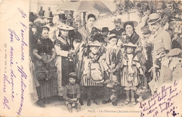 06-NICE- LES FLEURISTES- (ANCIENS COSTUMES) - Life In The Old Town (Vieux Nice)