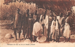 MALI  SOUDAN FRANCAIS  FABRICANTS DE VASES EN BOIS - Malí