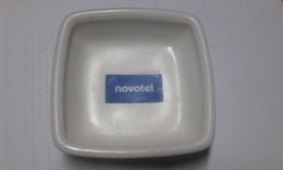 (014) - Cendrier Porcelaine - Hotels Novotel - Porcelain